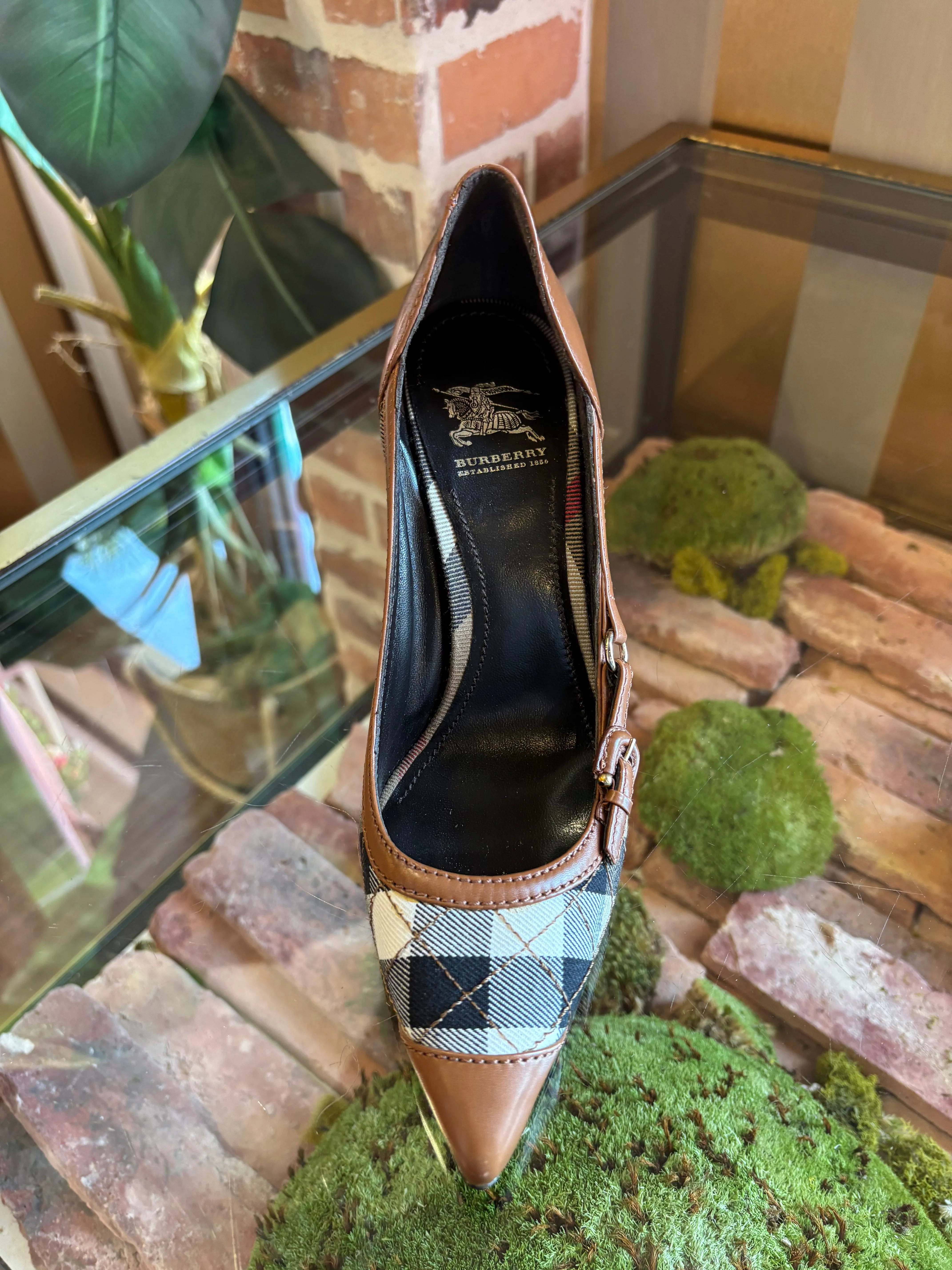 BURBERRY Brown House Check Canvas Pumps