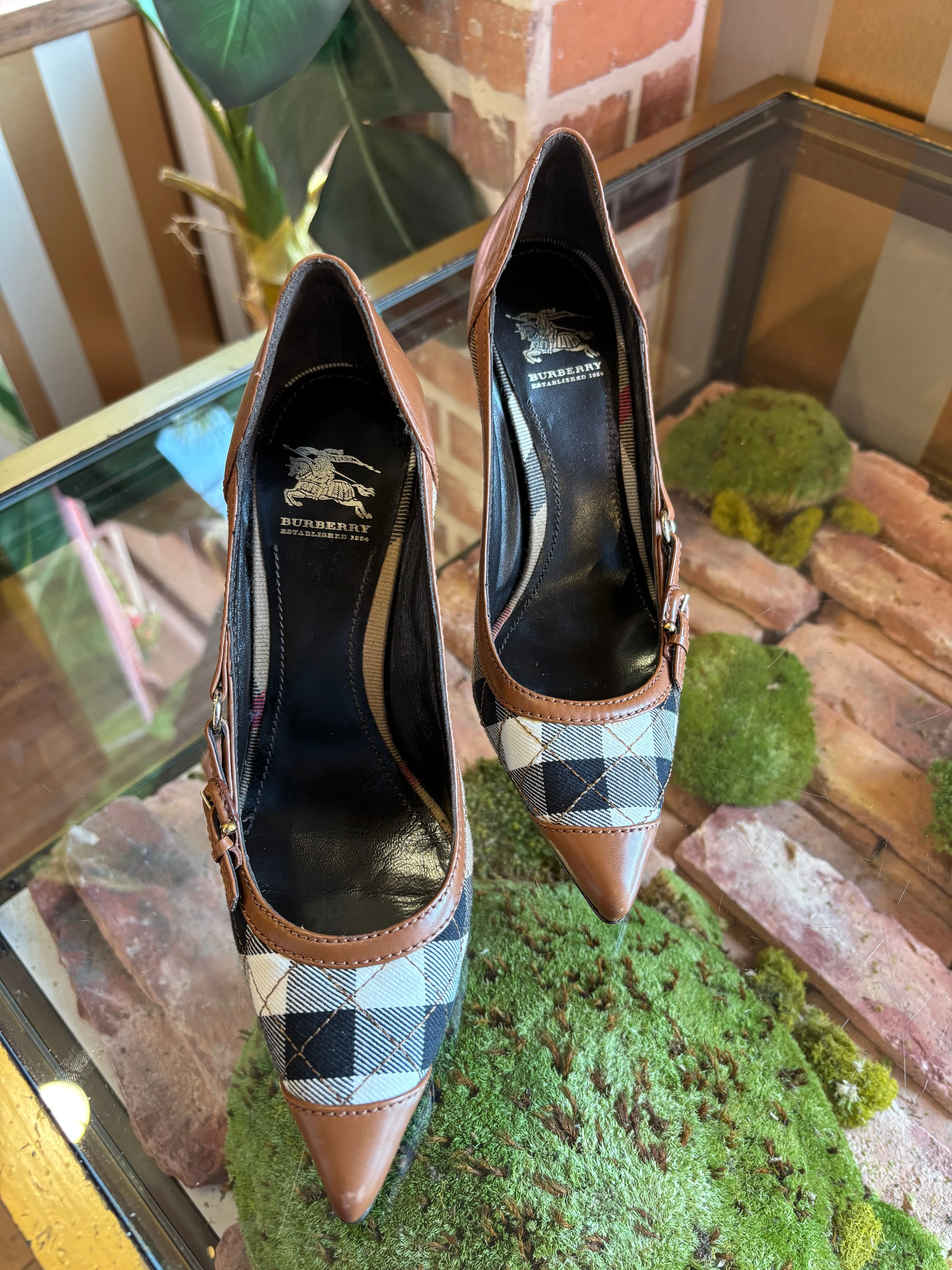 BURBERRY Brown House Check Canvas Pumps
