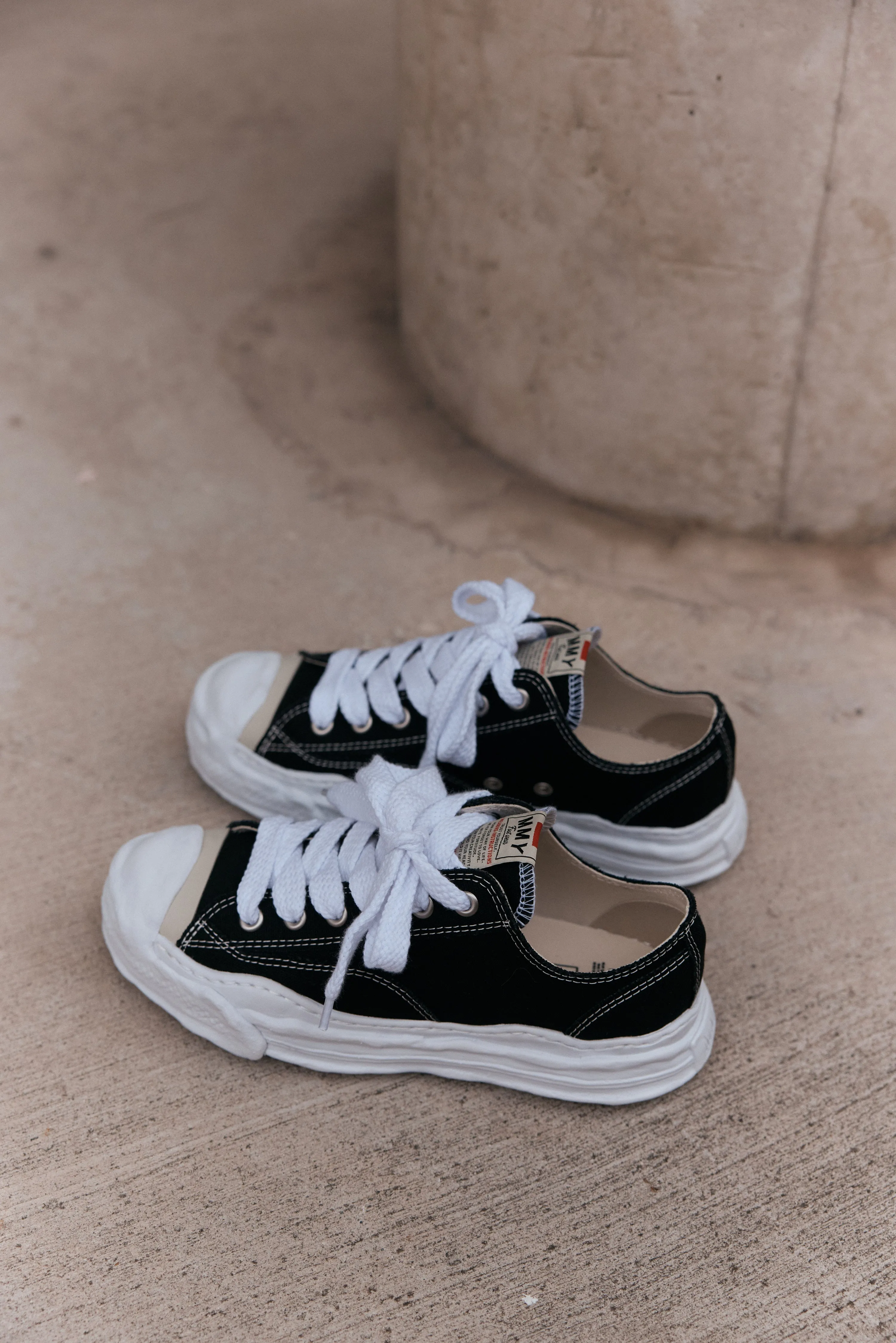 Hank Low Top Sneakers